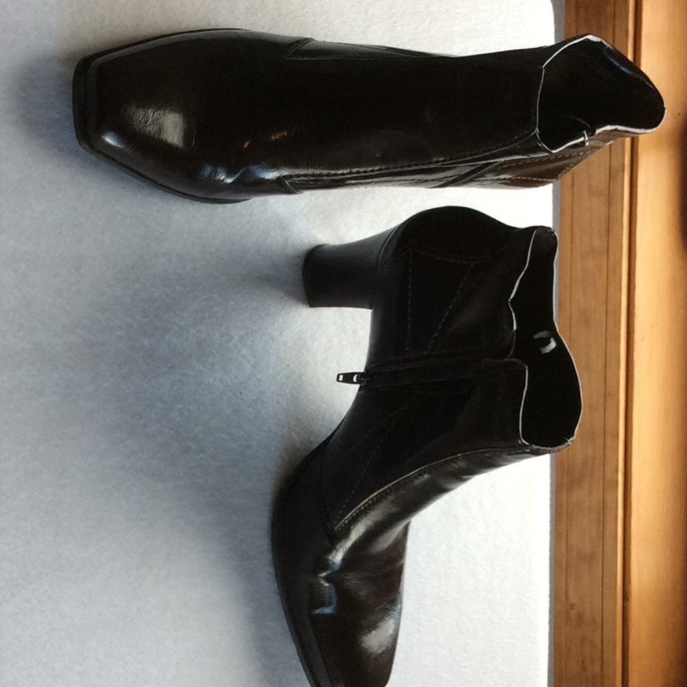 Boots - Picture 2 of 4